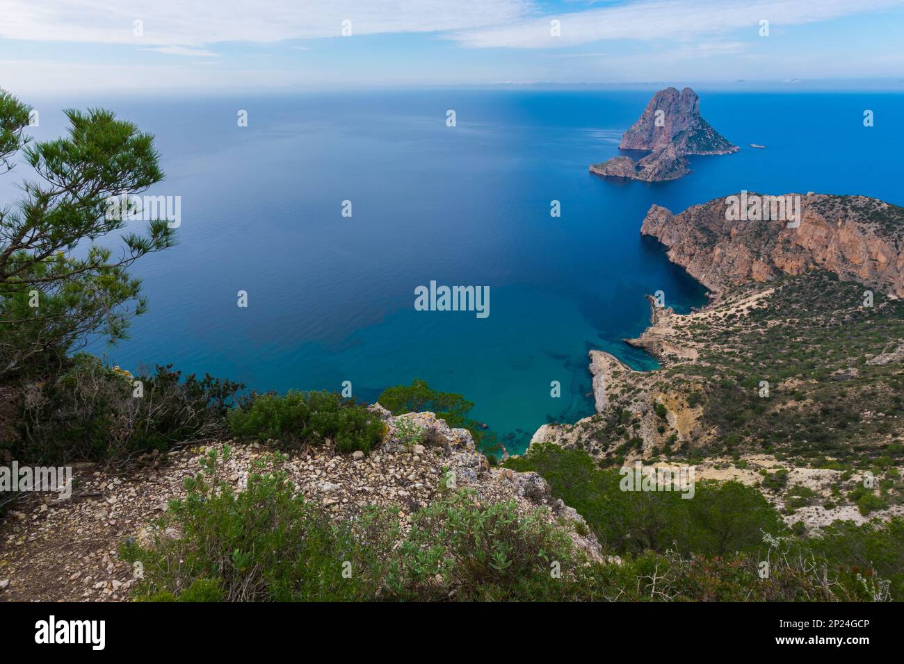 Isand von Es Vedrà aus westlicher Sicht von Ibiza Stockfoto