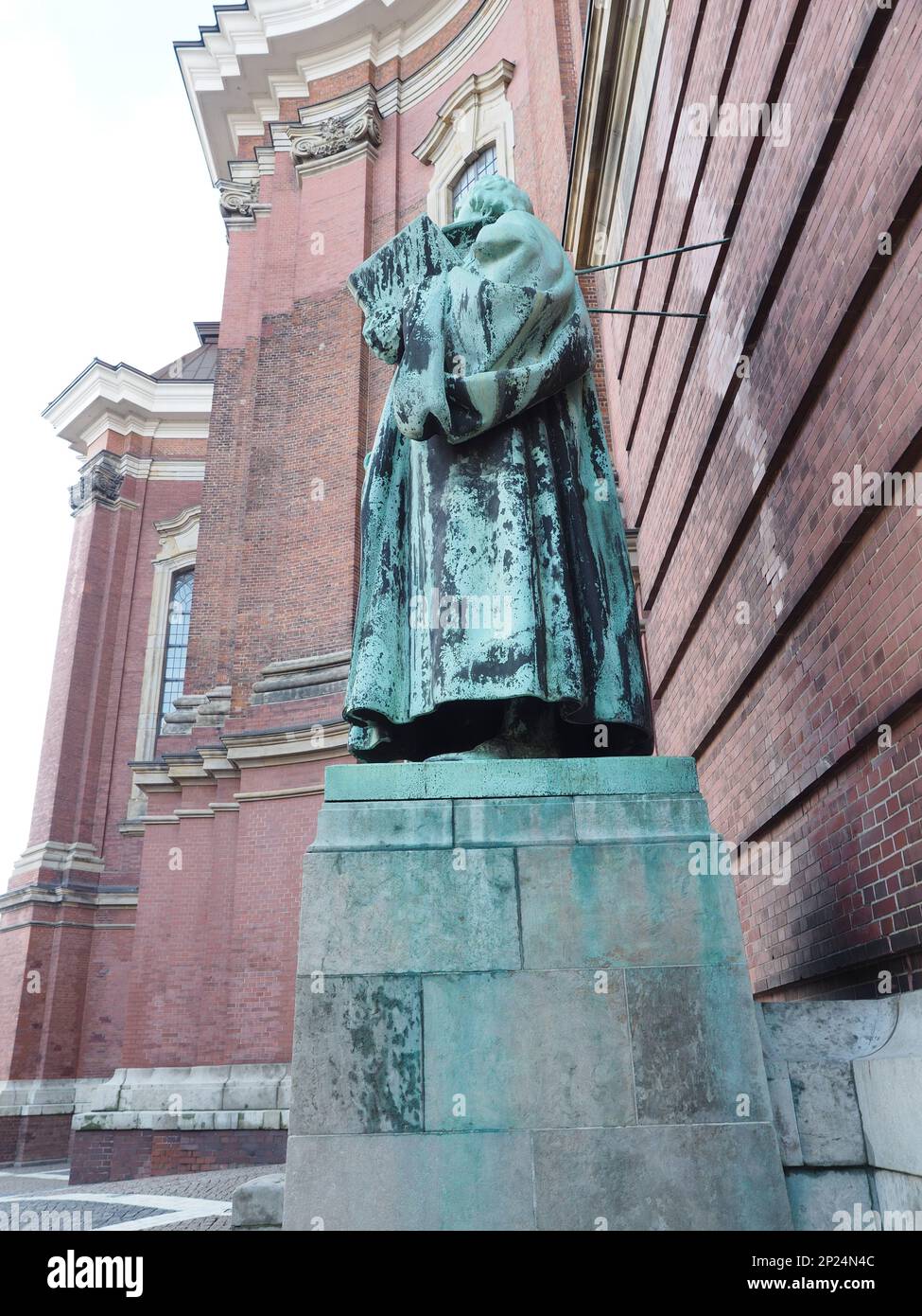 Skulptur von Martin Luthr in St. Michaels Kirche heißt Michel in Hamburg in Deutschland Stockfoto