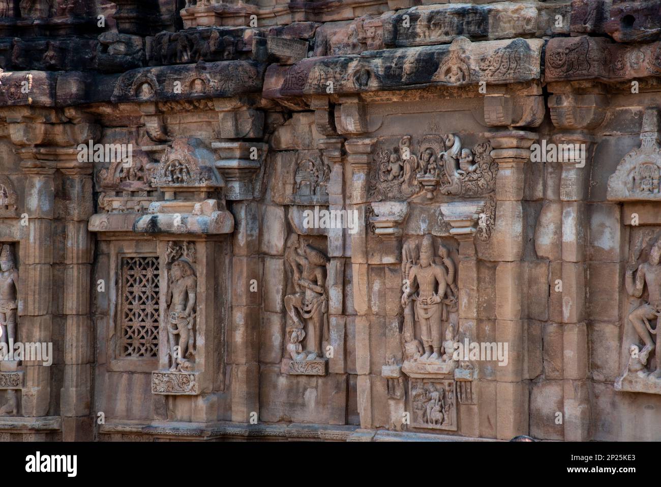 Tempelmauer mit den Avataren von Vishnu in Pattadakal Stockfotografie
