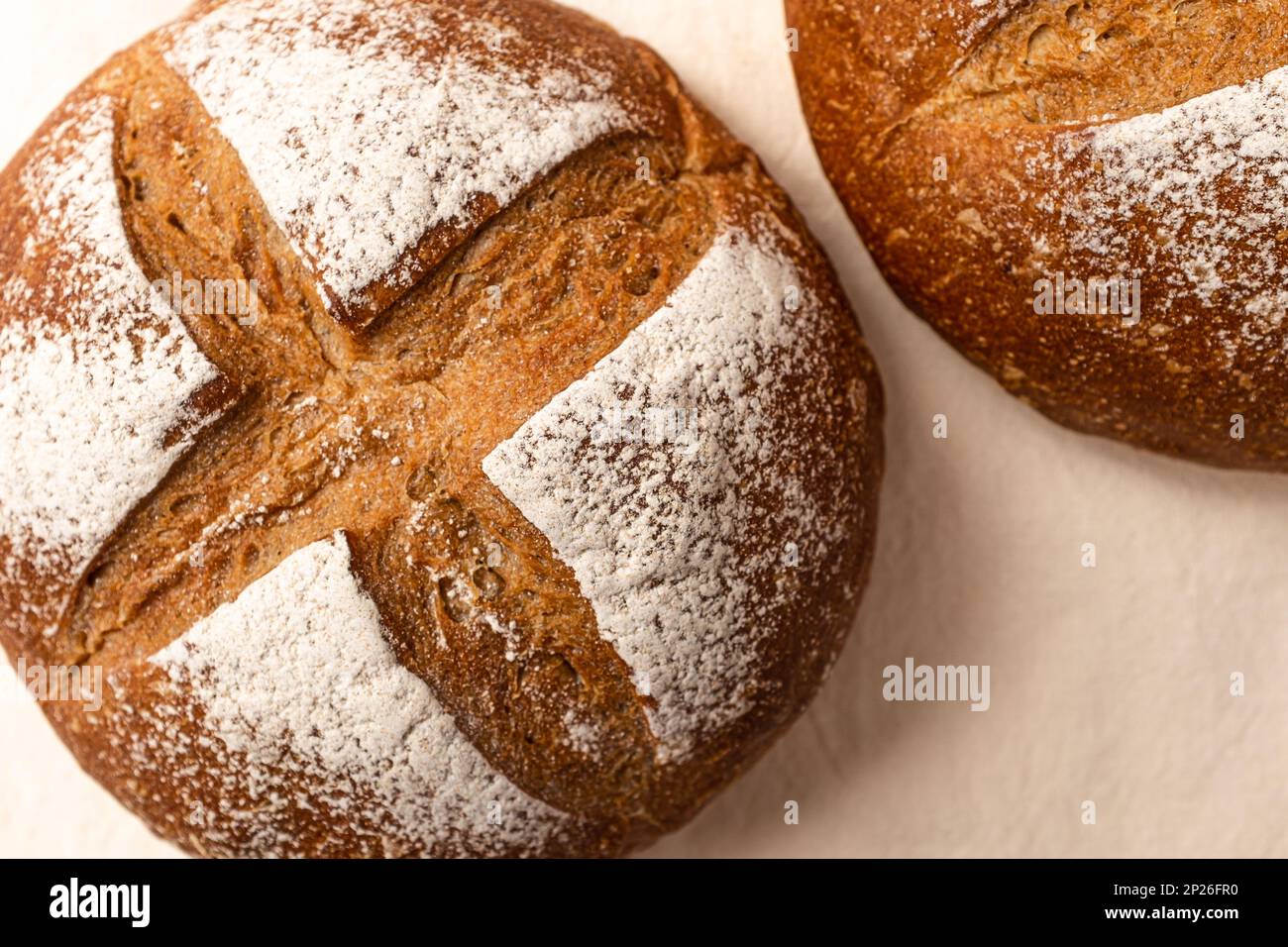 französische Esskultur. Brot zum Abendessen. Traditionelles Brot Stockfoto