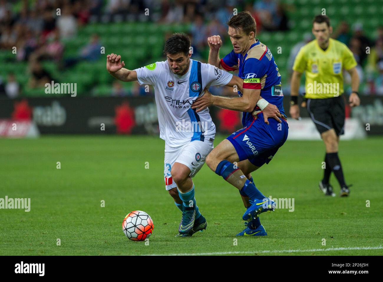30 Oct 2015: Bruno Fornaroli of Melbourne City controls the ball in front of Nigel Boogaard of the Newcastle Jets during the 4th round of the 2015-16 Hyundai A-League Season between Melbourne City and the Newcastle Jets held at AAMI Park, VIC, AUS. (Photo by Jason Heidrich/Icon Sportswire) (Icon Sportswire via AP Images) Stockfoto