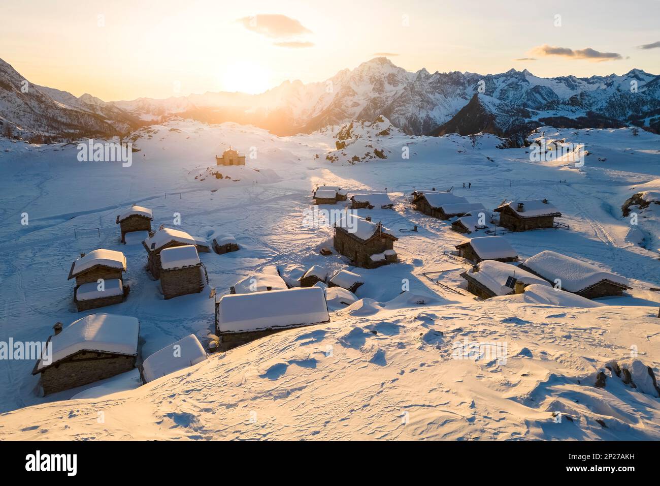 Alpe Prabello und Rifugio Cristina im Winter. Lanzada, Valmalenco, Valtellina, Sondrio District, Lombardei, Italien. Stockfoto