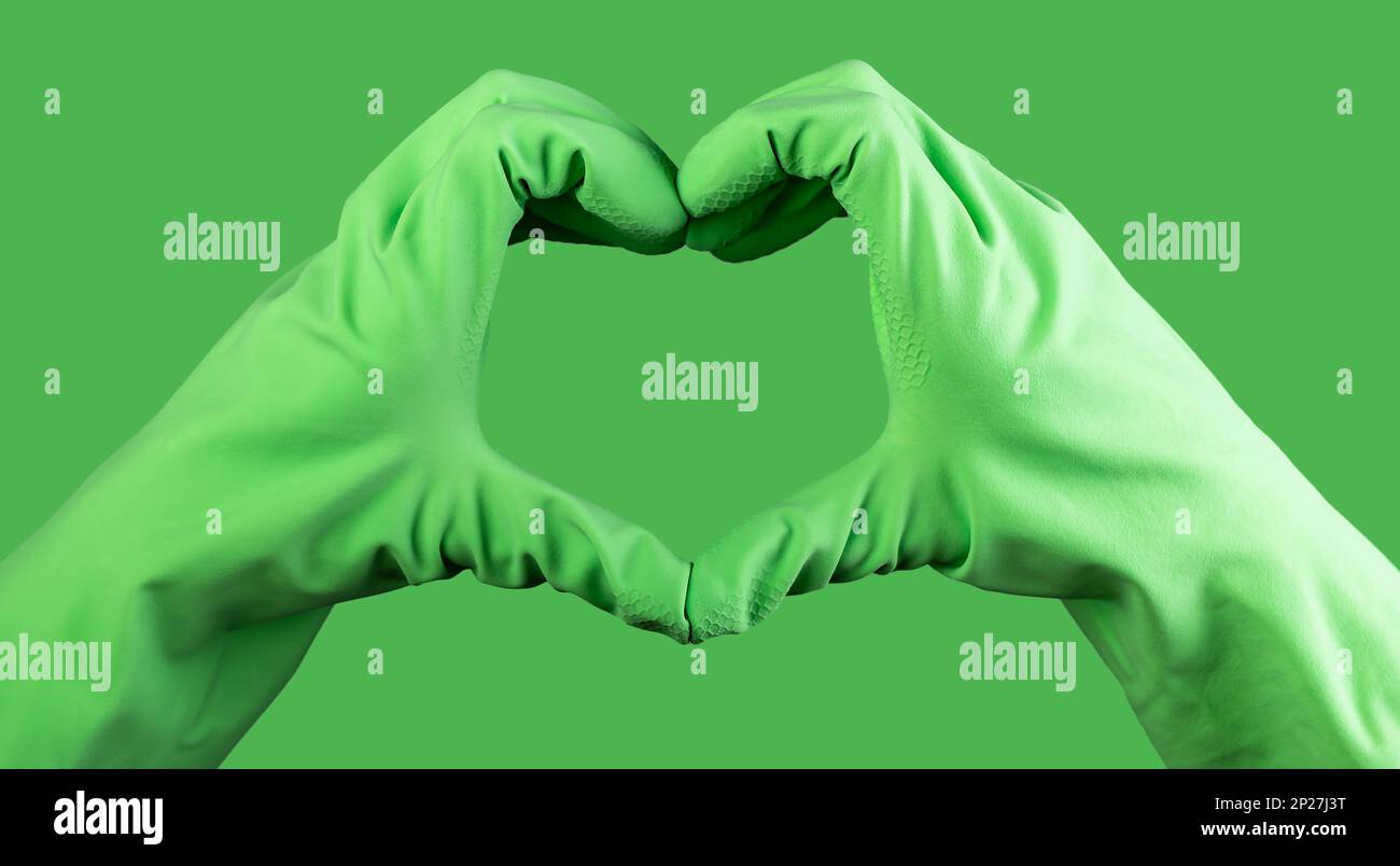 Herzförmiges Schild, Geste mit der Hand in grünen Handschuhen der Reiniger, Reinigungsservice mit Liebe Konzept. Stockfoto