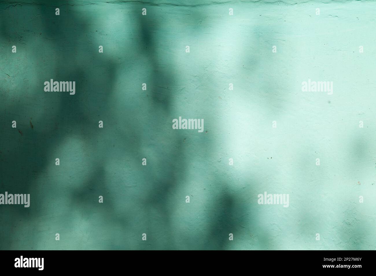 Petrol Farbe Schatten und leichte unscharfe Textur Hintergrund. Grüne Farbtöne abstrakt Unschärfe Hintergrund Stockfoto