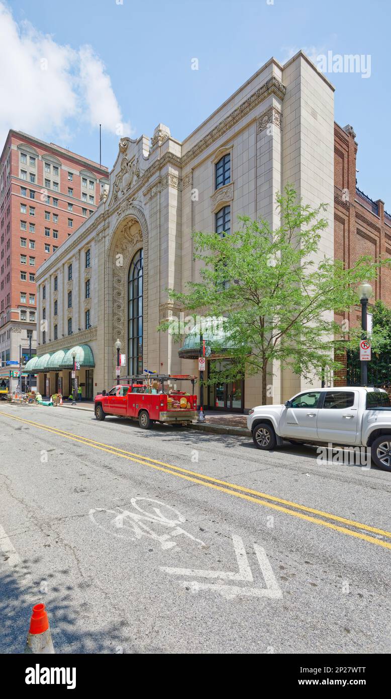 Stadtzentrum von Pittsburgh: Heinz Hall, ursprünglich Loews Penn Theater, ist jetzt das Haus des Pittsburgh Symphony Orchestra aus Backstein und Terracotta. Stockfoto