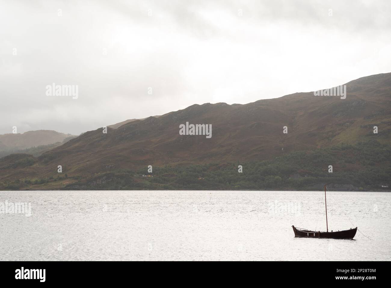Segelboot im schottischen Hochland Stockfoto