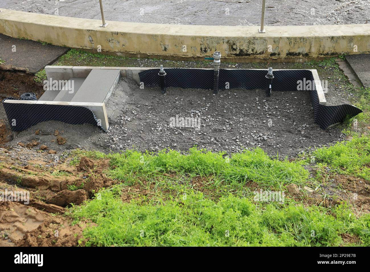 Concrete slab garden Fotos und Bildmaterial in hoher Auflösung Alamy