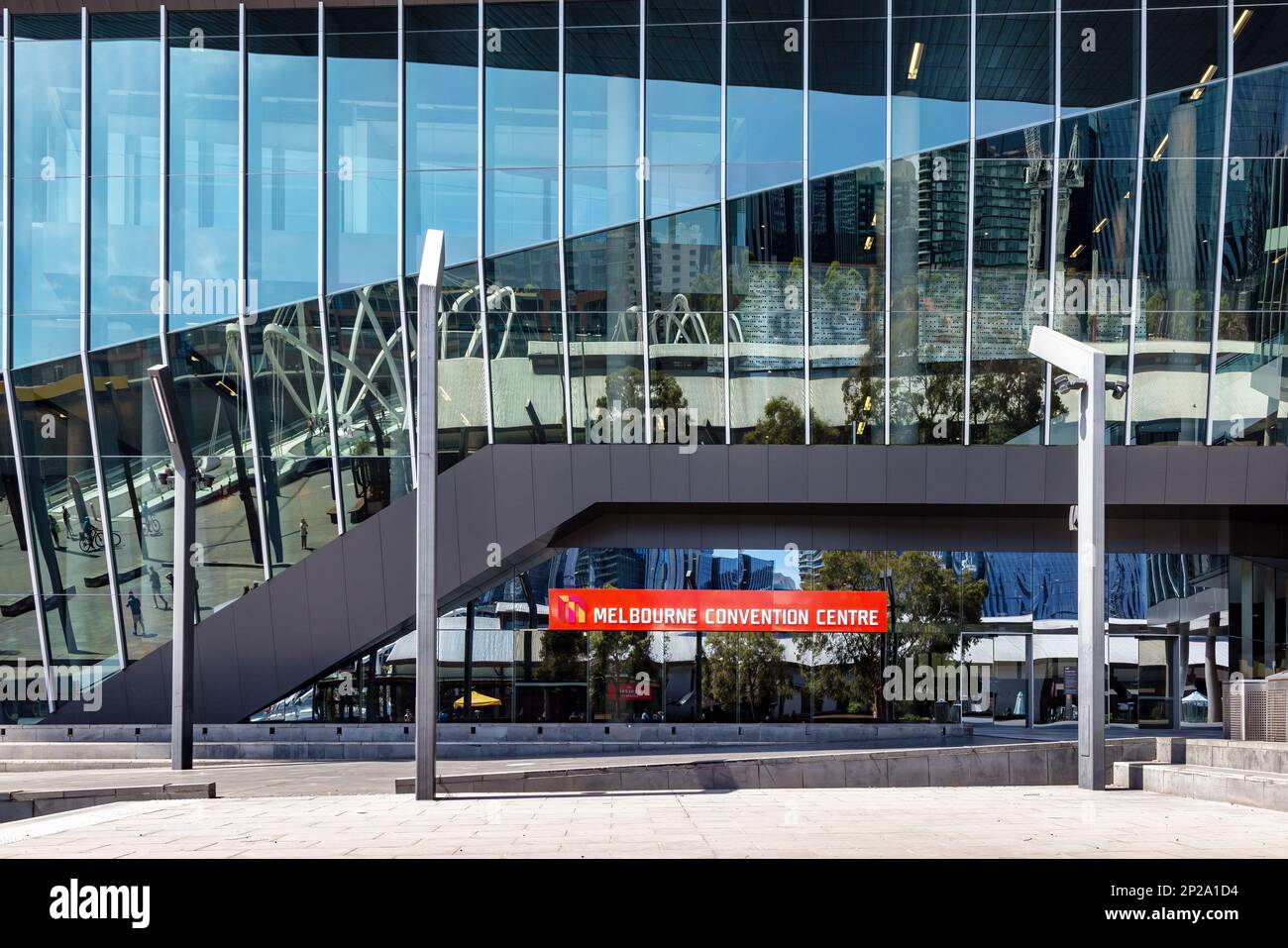 Melbourne, Australien - 21. Januar 2023: Melbourne Convention and Exhibition Centre, an der Southbank des Yarra River. Stockfoto
