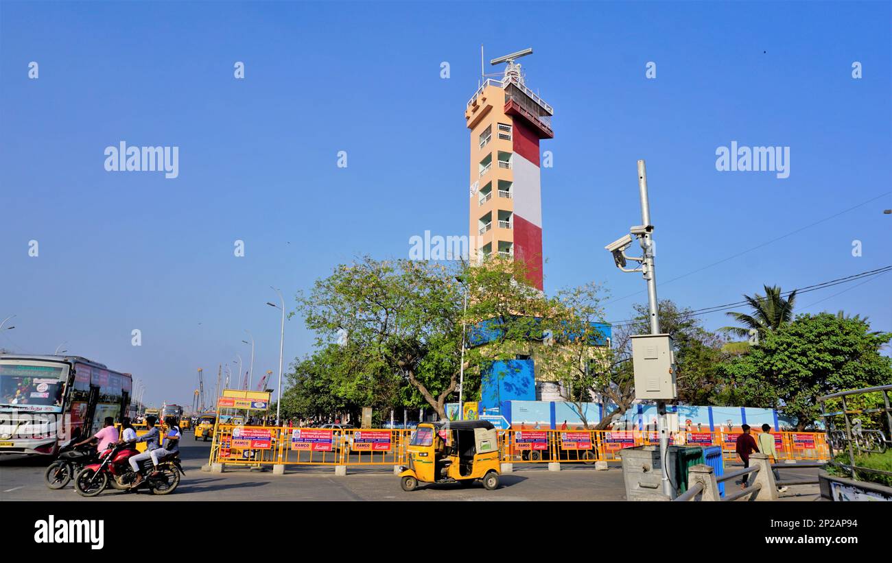 Chennai, Tamilnadu, Indien-Dezember 29 2022: Wunderschöner Blick auf das Chennai Light House mit klarem Himmel im Marina Beach an der Ostküste Stockfoto
