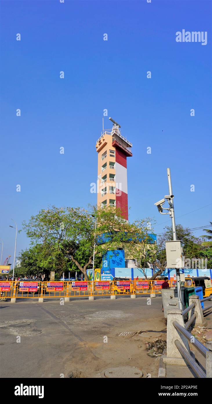 Chennai, Tamilnadu, Indien-Dezember 29 2022: Wunderschöner Blick auf das Chennai Light House mit klarem Himmel im Marina Beach an der Ostküste Stockfoto
