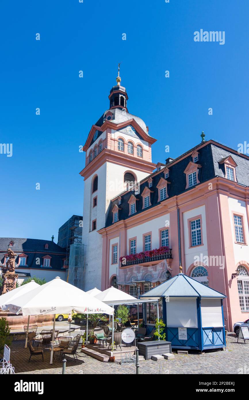 Weilburg: Altes Rathaus und Burgkirche mit Turm in Lahntal, Hessen, Hessen, Deutschland Stockfoto