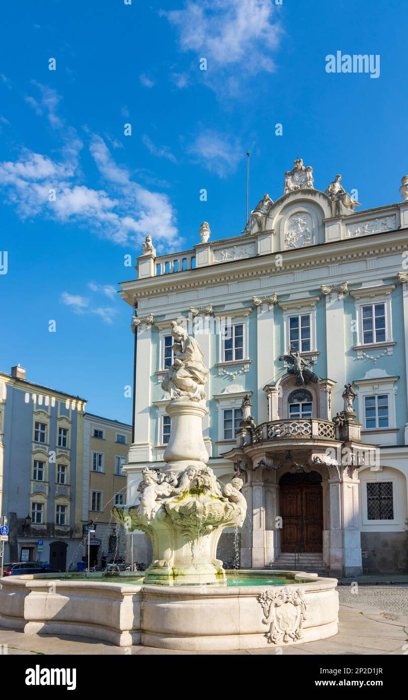 Passau: Platz Residenzplatz, Neue Bischöfische Residenz, Brunnen Wittelsbacherbrunnen, Altstadt Niederbayern, Niederbayern Stockfoto