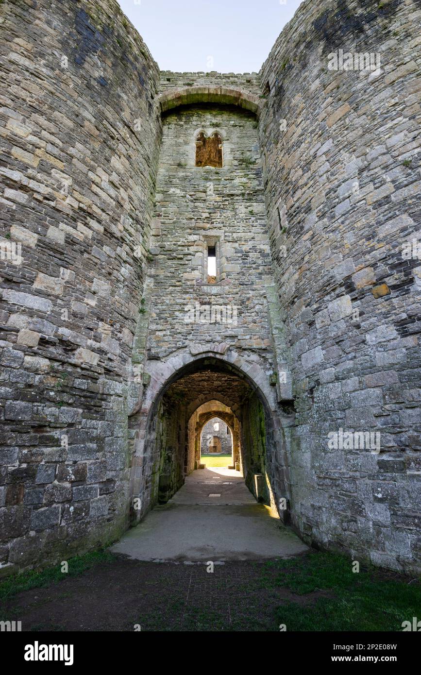 Torbogen im North Gatehouse von Beaumaris Castle, Anglesey, Nordwales. Stockfoto
