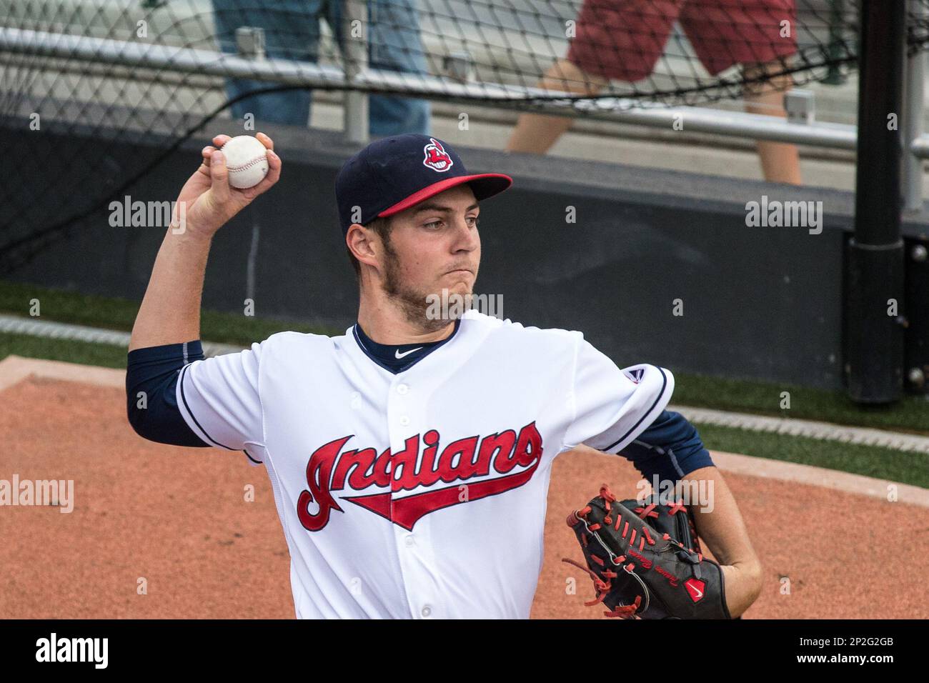 28 August 2015: Cleveland Indians Starting pitcher Trevor Bauer (47) [8823] warms up in the bullpen prior to the game between the Los Angeles Angels of Anaheim and Cleveland Indians at Progressive Field in Cleveland, OH. Cleveland defeated the Los Angeles Angels of Anaheim 3-1. (Icon Sportswire via AP Images) Stockfoto