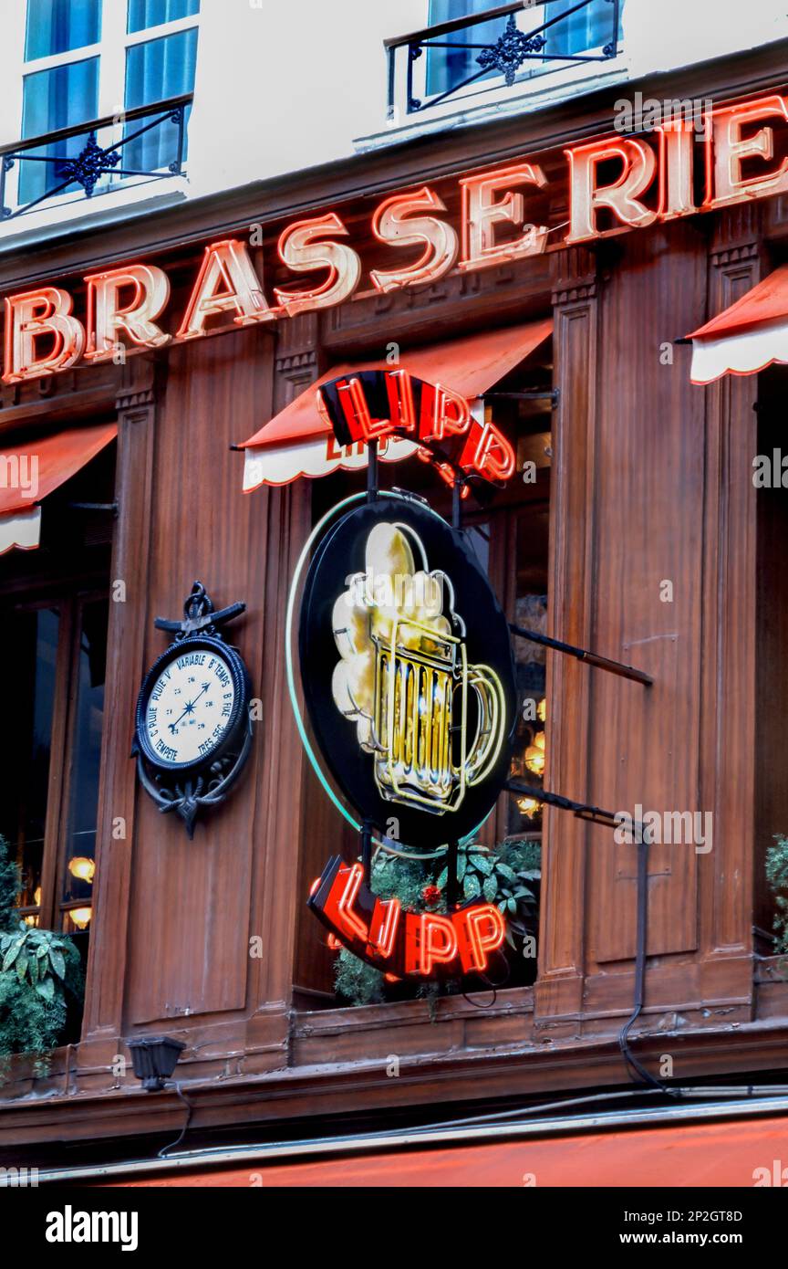 Frankreich, Paris, Nahaufnahme, französische Brasserie Lipp, Quartier St. Germain-des-Prés, EXT, Detail Retro Neon Schilder draußen, Vintage Schilder Restaurant Stockfoto