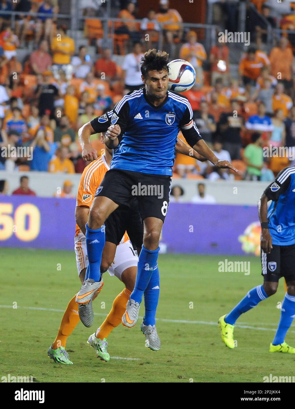 August 8th, 2014 - San Jose Earthquakes forward Chris Wondolowski (8) heads the ball out during the MLS western conference match Houston Dynamo vs San Jose Earthquakes at BBVA Compass Stadium in Houston, TX. (Icon Sportswire via AP Images) Stockfoto