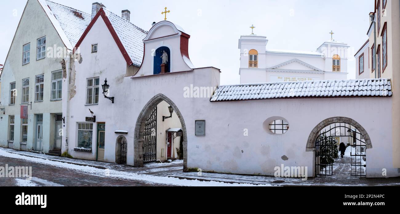 Tallinn, Estland - 02.19.2023: Panoramablick auf St. Peter und St. Paul's Cathedral (estnisch: Peeter-Pauli Katedral). Stockfoto