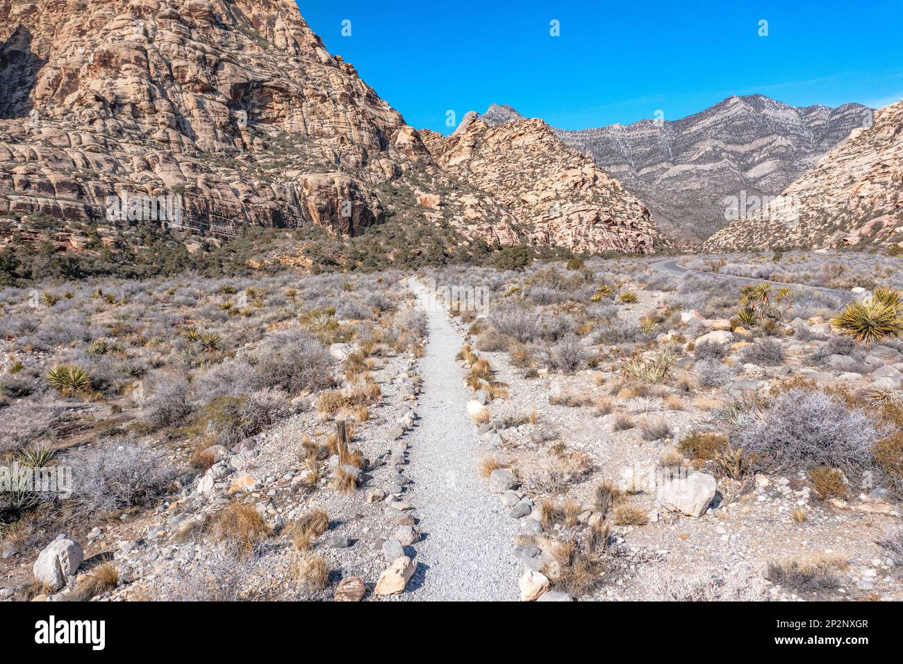 Wanderwege gibt es im gesamten Red Rock Canyon in Las Vegas, die Abenteurern Zugang in die abgelegene Wildnis des Naturschutzgebiets bieten. Stockfoto