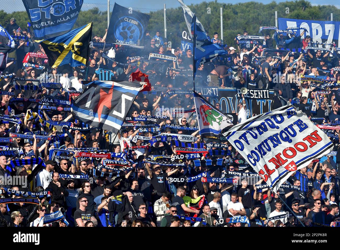 Arena Garibaldi, Pisa, Italien, 04. März 2023, Fans von Pisa während des Spiels AC Pisa gegen Palermo FC – italienischer Fußball der Serie B. Stockfoto