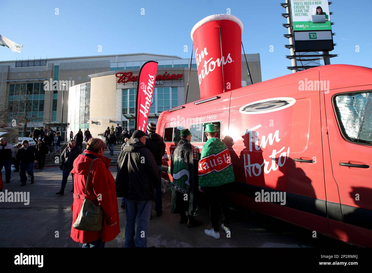 London, Kanada. 04. März 2023. London Ontario Canada, März 3 2023. Der 2. Tag des Tim Hortons Brier ist unterwegs. 2023 Tim Hortons Brier Festlichkeiten im Freien. Kredit: Luke Durda/Alamy Live News Stockfoto