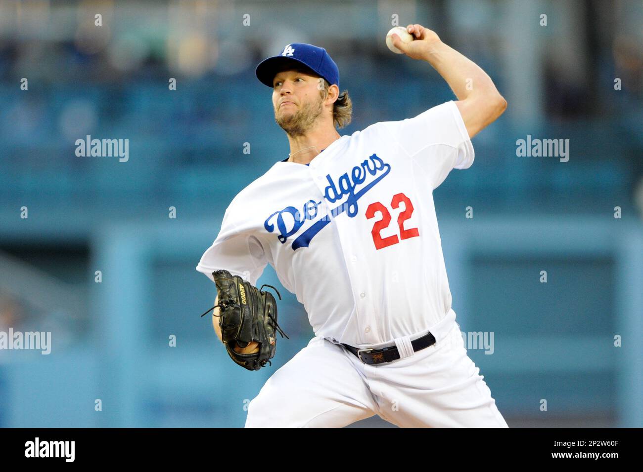 June 06 2015: Los Angeles Dodgers Starting pitcher Clayton Kershaw (22) [5481] pitches during the game between the Cardinals and the Dodgers at Dodger Stadium in Los Angeles, CA. (Icon Sportswire via AP Images) Stockfoto