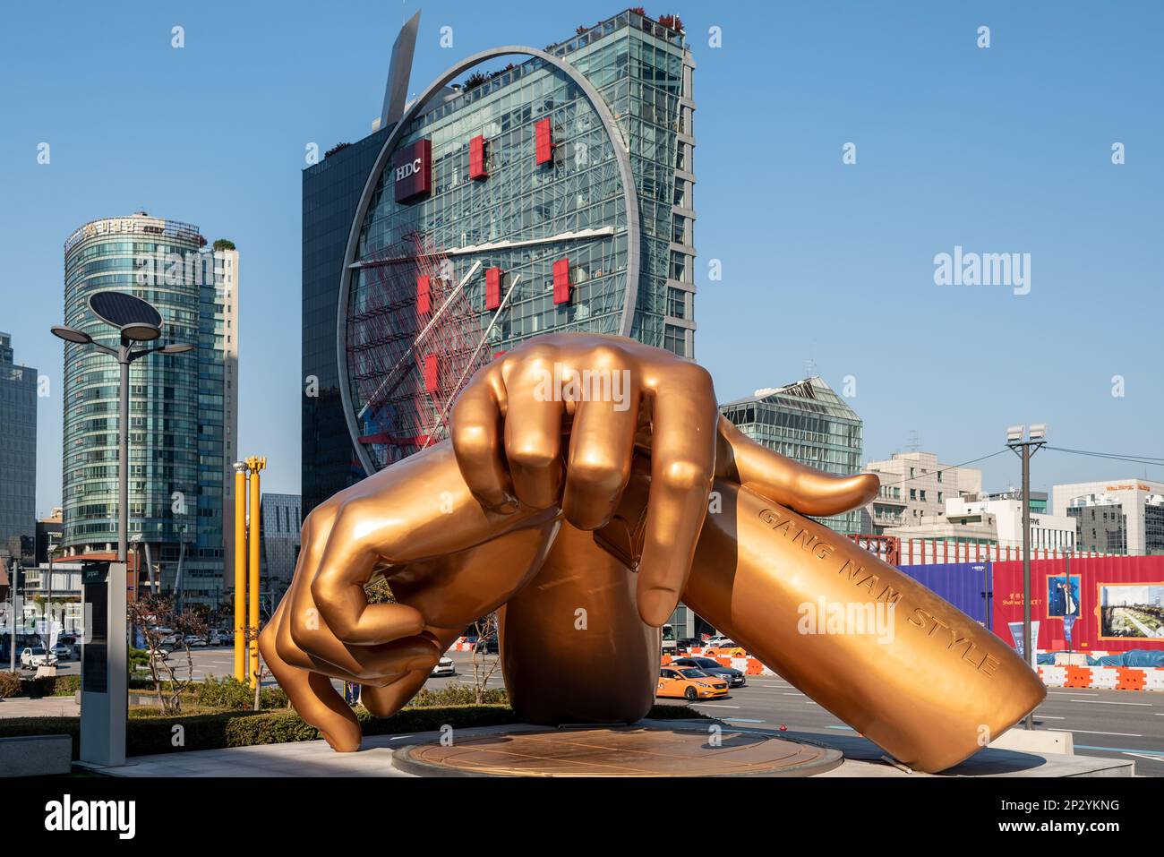 Bronzestatue im Gangnam-Stil, berühmtes Kpop-Lied von Psy vor der COEX Mall in Seoul, Südkorea, am 24. Oktober 2021 Stockfoto