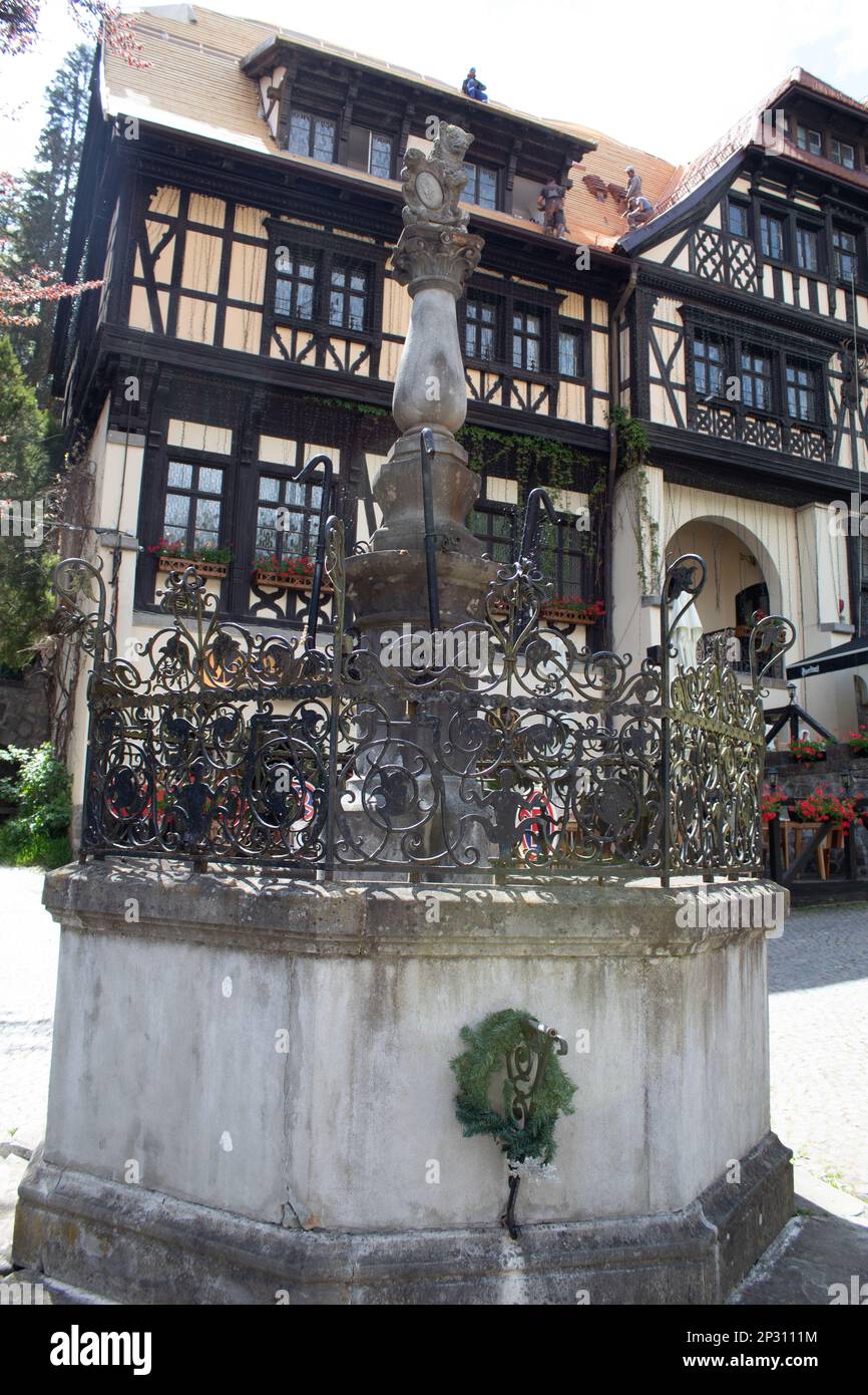 Sinaia, Rumänien, nähert sich Schloss Peleș Stockfoto