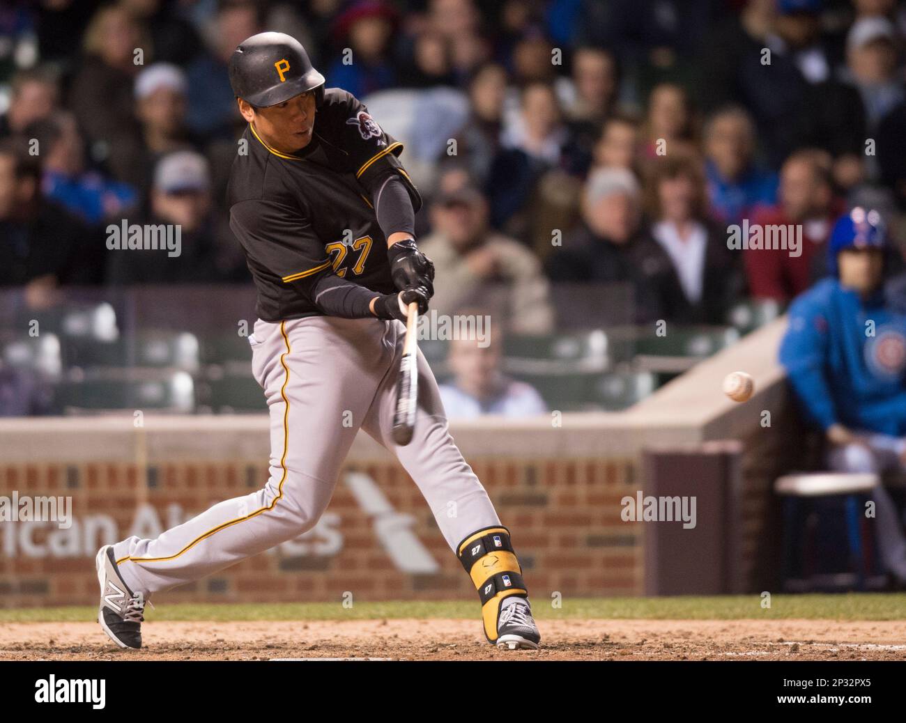 April 28, 2015: Pittsburgh Pirates Shortstop Jung-ho Kang (27) [10956] in action during the MLB game between the Pittsburg Pirates and Chicago Cubs hosted at Wrigley Field in Chicago IL. (Icon Sportswire via AP Images) Stockfoto
