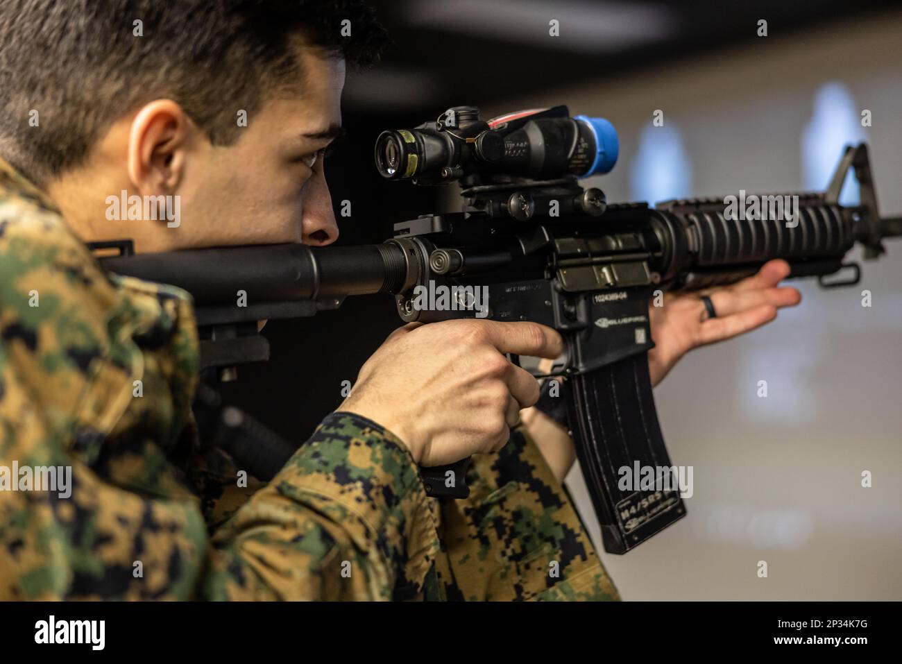 USA Marinekorps CPL. Aaron Pena, Range Militärpolizei mit