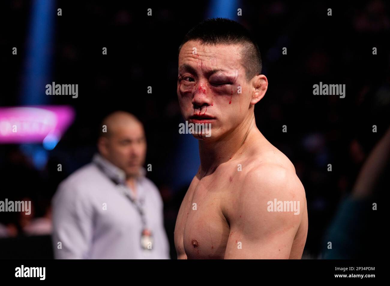 LAS VEGAS, NV - MÄRZ 4: Kenan Song Gesichter nach seinem Kampf gegen Ian Garry während der UFC 285-Veranstaltung in der T-Mobile Arena am 4. März 2023 in Las Vegas, NV, USA. (Foto: Louis Grasse/PxImages) Stockfoto