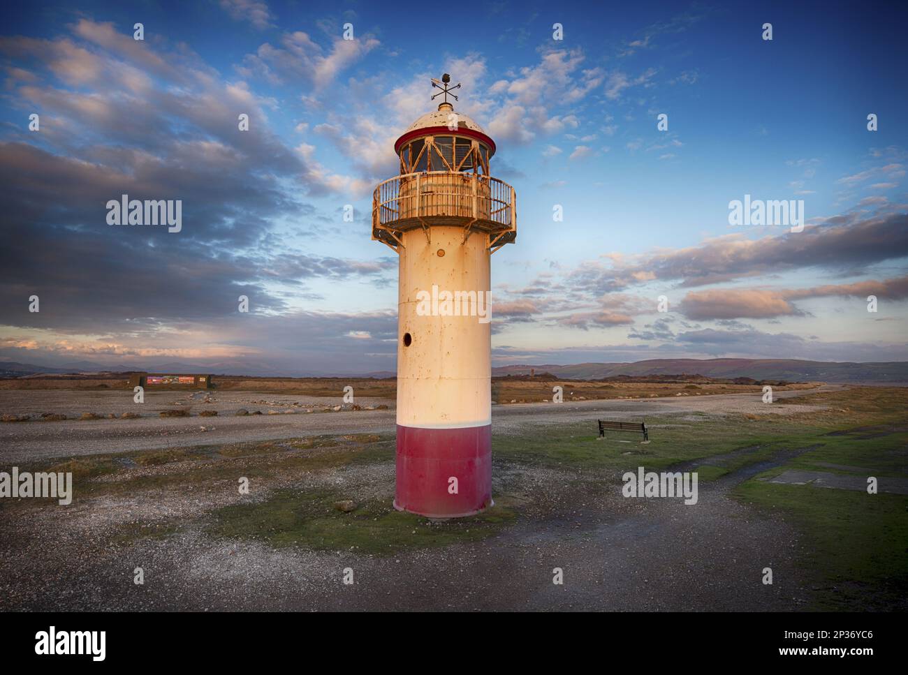 Restaurierter gusseiserner Leuchtturm, Hodbarrow Leuchtturm, Hodbarrow Point, Duddon Mündung, Haverigg, Cumbria, England, Vereinigtes Königreich Stockfoto