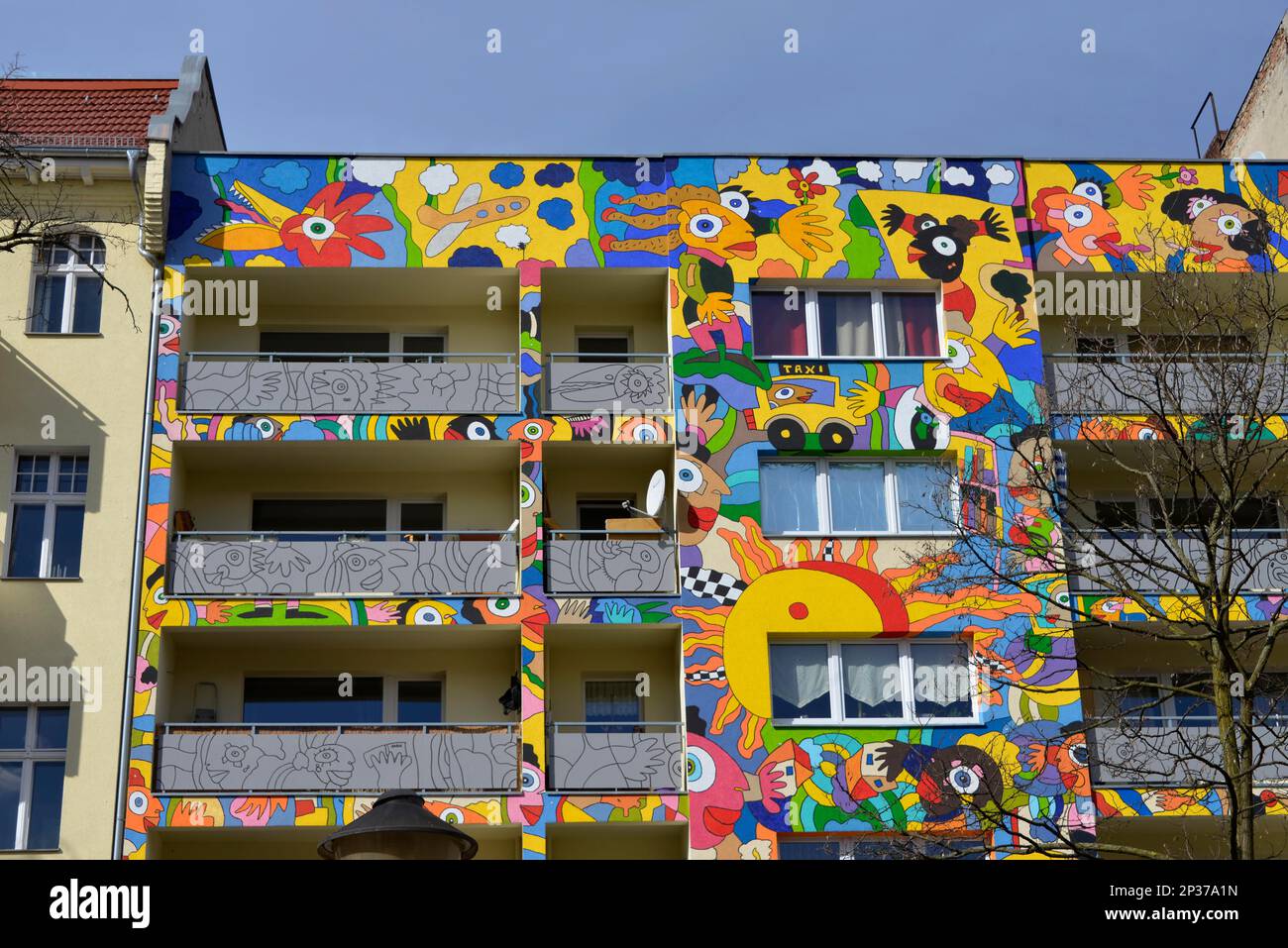 Farbenfrohes Apartmentgebäude, Waldstraße, Moabit, Berlin, Deutschland Stockfoto