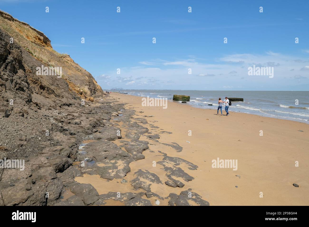 Küstenerosion/-Flaute am Strand von Walton-on-the-Naze, Essex, Großbritannien. Stockfoto