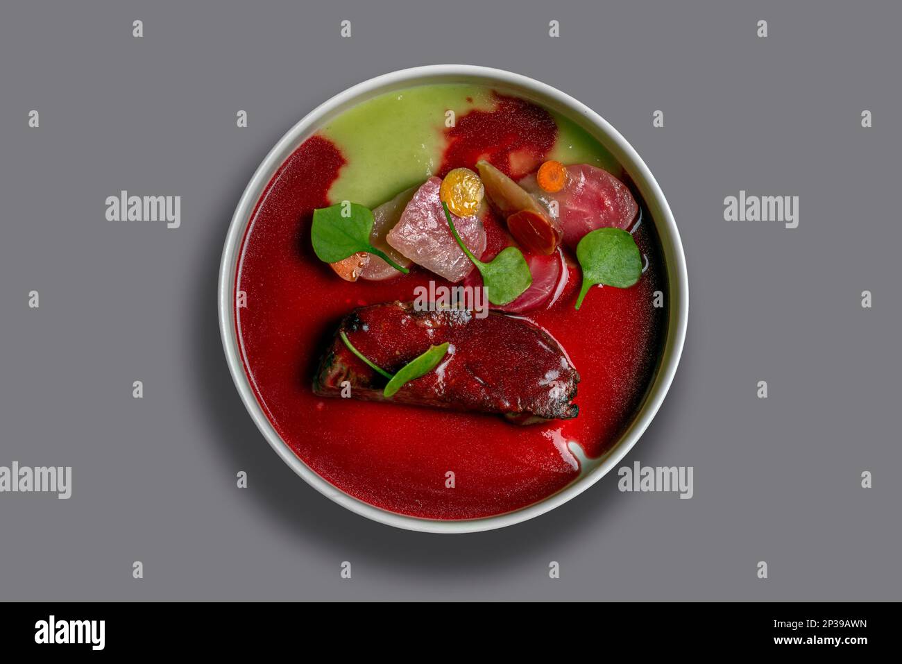 BirdsEye-Blick auf eine moderne, mediterrane Mahlzeit. Stockfoto
