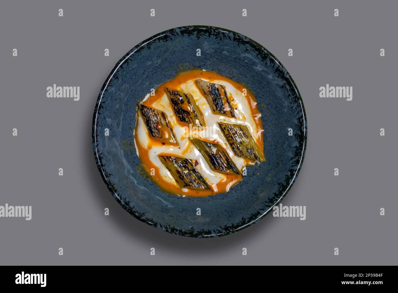 BirdsEye-Blick auf eine moderne, mediterrane Mahlzeit. Stockfoto