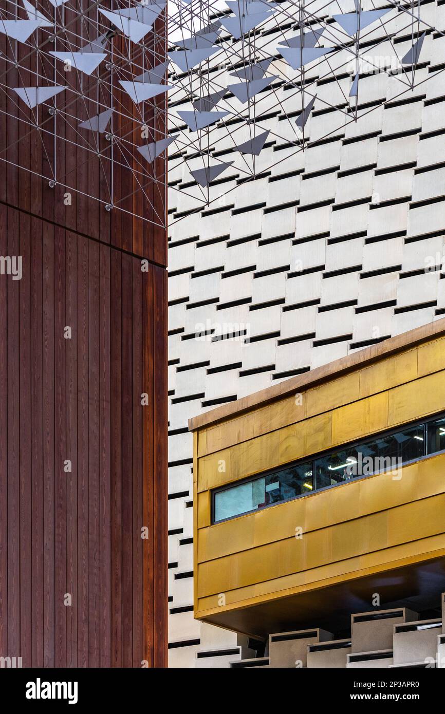 Dubai, Vereinigte Arabische Emirate - Nov. 30 2021: Abstrakte Detailansicht des südkoreanischen Pavillons und des polnischen Pavillons auf der Dubai Expo 2020 Stockfoto