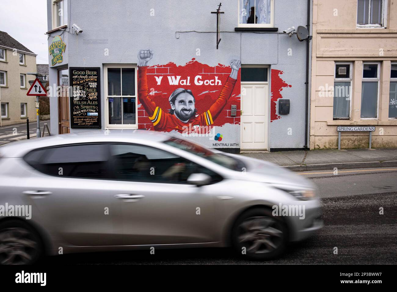 Joe Allen-Wandgemälde an der Seite des Farmers Pub in Narberth, Pembrokeshire, Wales am 5. März 2023. Kredit: Lewis Mitchell Stockfoto