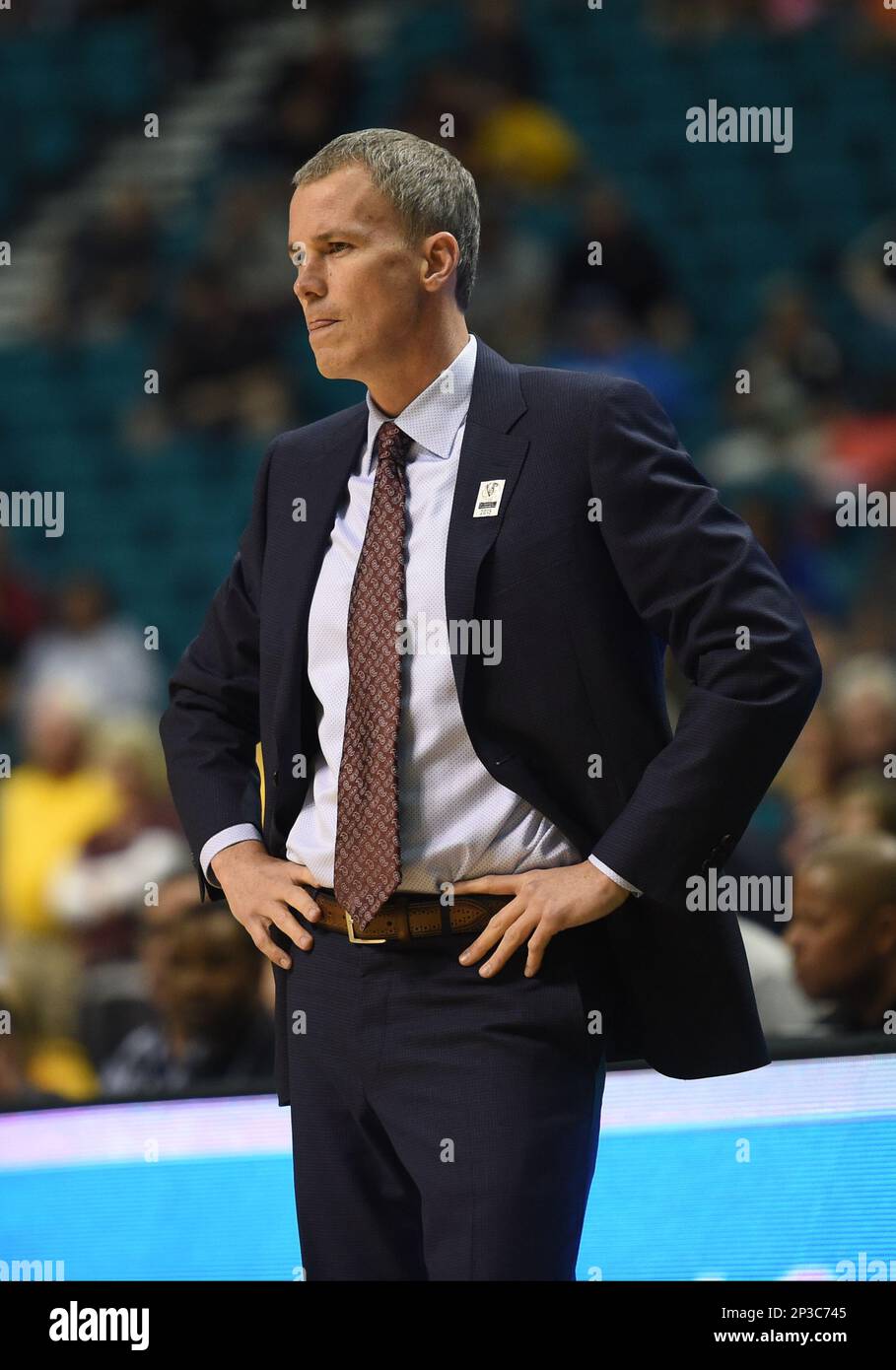 11 March 2015: USC head coach Andy Enfield looking frustrated during the Pac-12 Men's Basketball Tournament game between the Arizona State Sun Devils and the USC Trojans at MGM Grand Garden Arena in Las Vegas, NV. (Icon Sportswire via AP Images) Stockfoto
