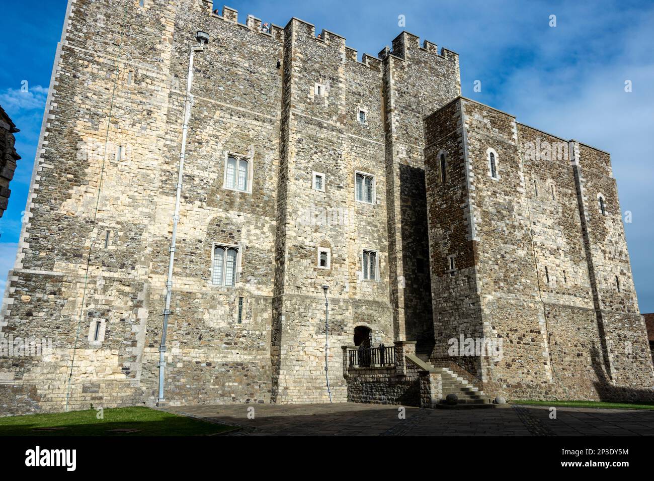 Der Great Tower oder der von den Normannen erbaute „Keep“ ist das zentrale Gebäude in Dover Castle in Dover, Kent, Großbritannien. Der große Turm hat mehrere Etagen Stockfoto