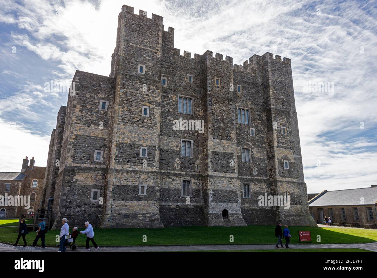 Der Great Tower oder der von den Normannen erbaute „Keep“ ist das zentrale Gebäude in Dover Castle in Dover, Kent, Großbritannien. Der große Turm hat mehrere Etagen Stockfoto