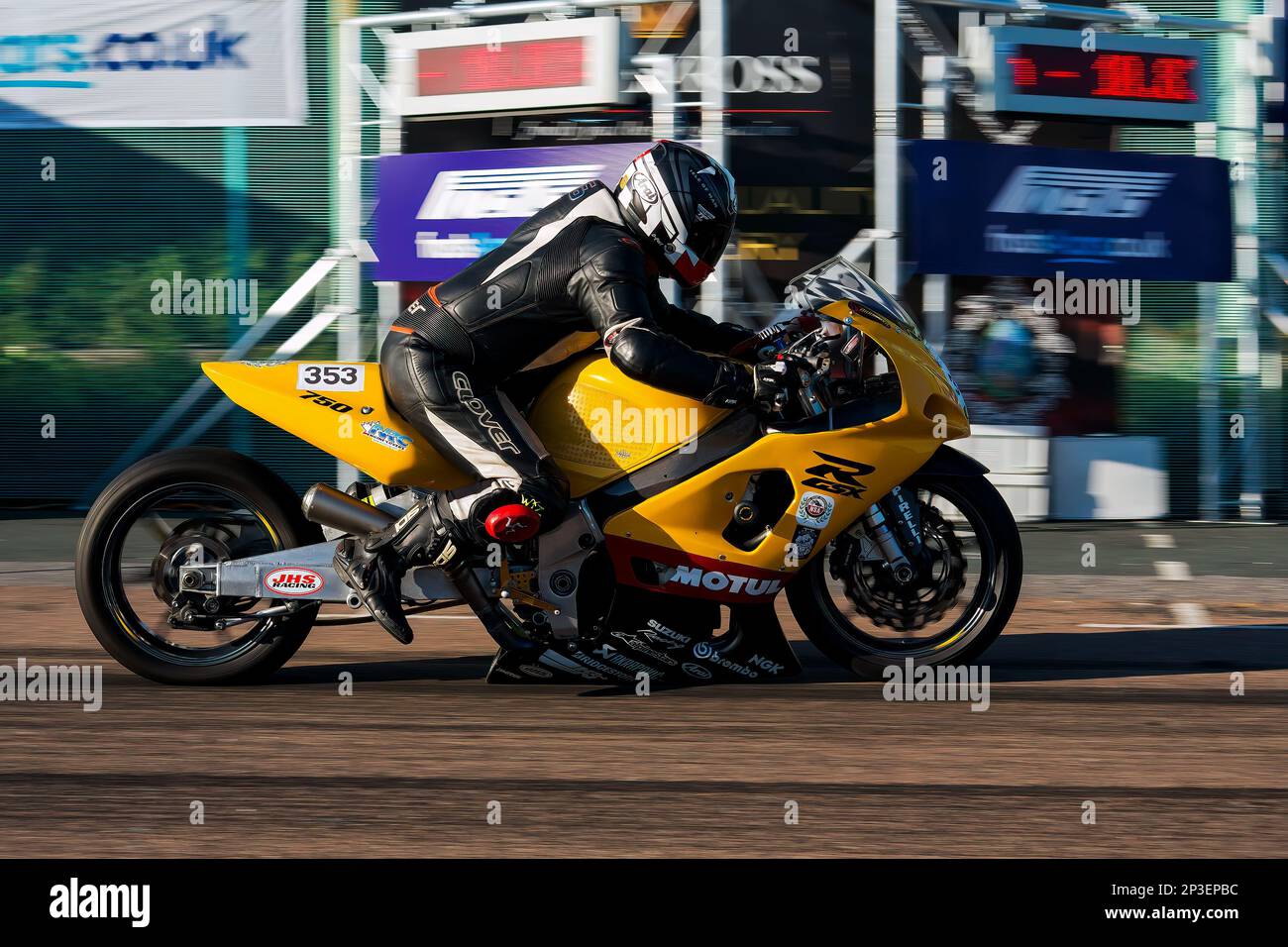 Die Veranstaltung wird derzeit als 400 Meter Sprint für Autos und Motorräder unter der Schirmherrschaft der Motor Sports Association durchgeführt. Die Veranstaltung wird vom Brighton and Hove Motor Club Run entlang Madeira Drive, Brighton Sea Front, City of Brighton & Hove, Großbritannien, organisiert. 1. September 2018 Stockfoto