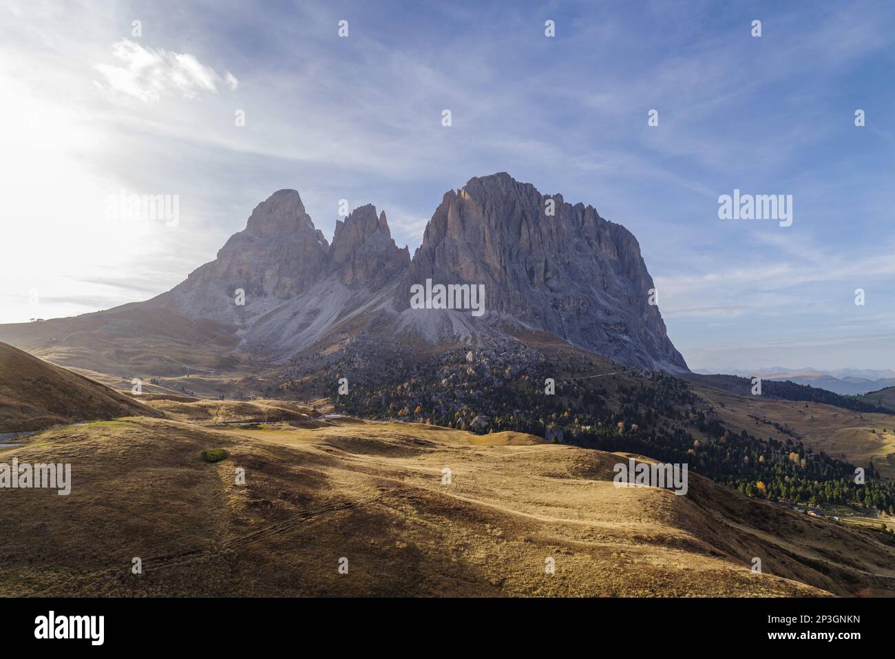 Sasso Piatto ist eine Bergkette in den Dolomiten von Südtirol, Italien Stockfoto