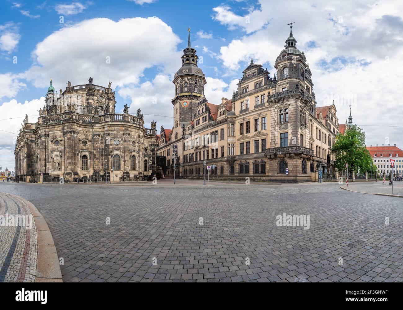 Panoramablick auf den katholischen Dom und das Dresdner Schloss - Dresden, Sachsen, Deutschland Stockfoto