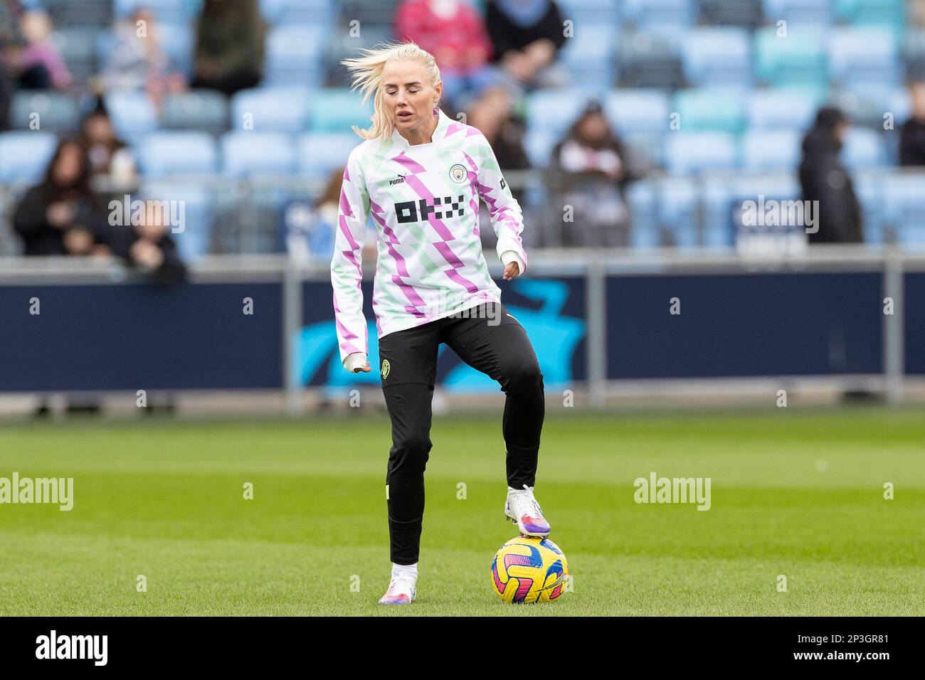 Manchester, Großbritannien. 05. März 2023. Alex Greenwood #5 aus Manchester City wärmt sich während des Barclays FA Women's Super League-Spiels zwischen Manchester City und Tottenham Hotspur am Sonntag, den 5. März 2023 im Academy Stadium in Manchester auf. (Foto: Mike Morese/MI News/NurPhoto) Guthaben: NurPhoto SRL/Alamy Live News Stockfoto