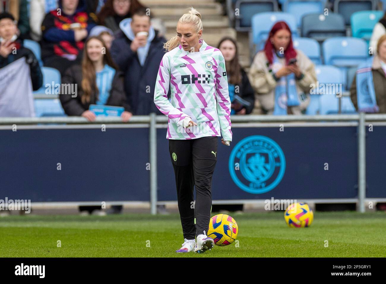 Manchester, Großbritannien. 05. März 2023. Alex Greenwood #5 aus Manchester City wärmt sich während des Barclays FA Women's Super League-Spiels zwischen Manchester City und Tottenham Hotspur am Sonntag, den 5. März 2023 im Academy Stadium in Manchester auf. (Foto: Mike Morese/MI News/NurPhoto) Guthaben: NurPhoto SRL/Alamy Live News Stockfoto