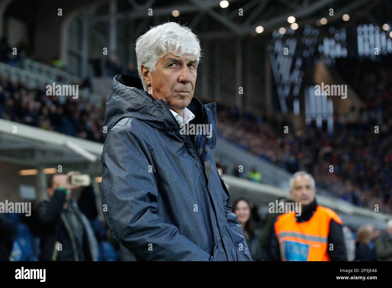 Bergamo, Italien. 4. März 2023. Italien, Bergamo, märz 04 2023: Gian Piero Gasperini (Atalanta Manager) auf der Bank vor dem Anpfiff während des Fußballspiels ATALANTA gegen UDINESE, Serie A Tim 2022-2023 day25 Gewiss Stadion (Kreditbild: © Fabrizio Andrea Bertani/Pacific Press via ZUMA Press Wire) NUR REDAKTIONELLE VERWENDUNG! Nicht für den kommerziellen GEBRAUCH! Stockfoto