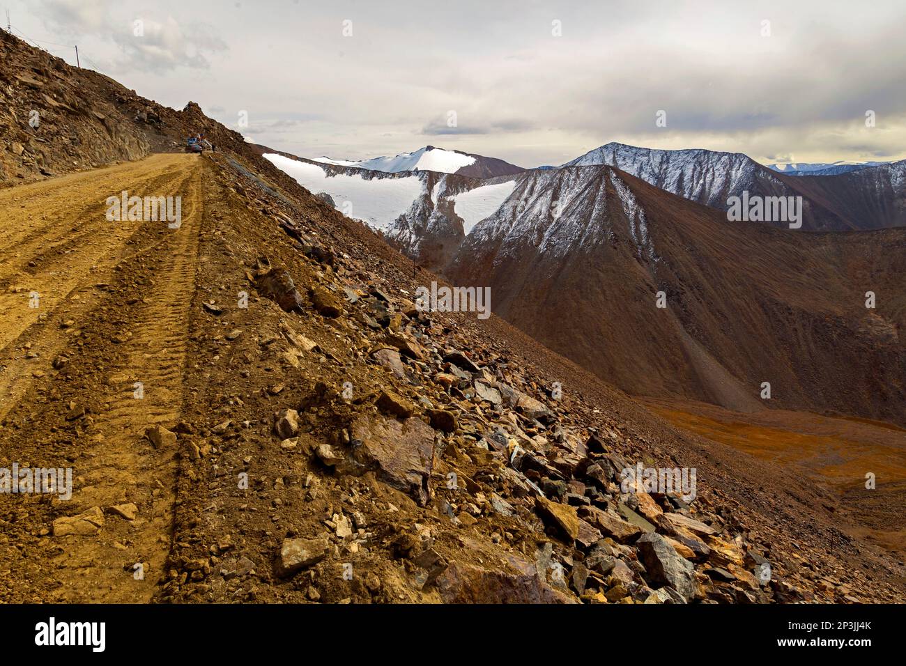 Tien-Shan-Berge in Herbstfarben, Autonome Region Xinjiang, China. Stockfoto