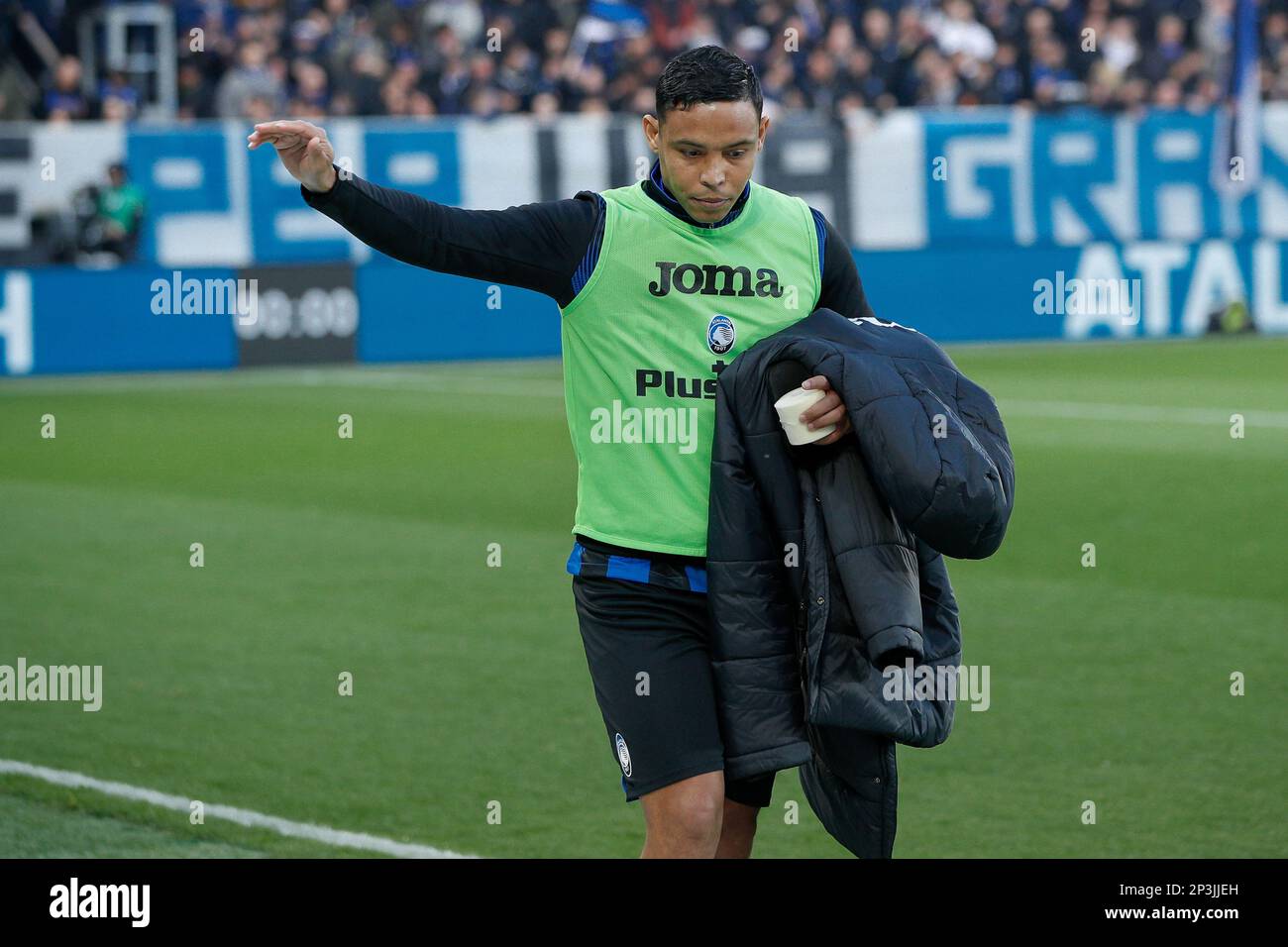 Bergamo, Italien. 4. März 2023. Italien, Bergamo, märz 04 2023: Luis Muriel (Atalanta Stürmer) betritt das Spielfeld und geht während des Fußballspiels ATALANTA gegen UDINESE, Serie A Tim 2022-2023 day25 Gewiss Stadion (Kreditbild: © Fabrizio Andrea Bertani/Pacific Press via ZUMA Press Wire) NUR REDAKTIONELLE VERWENDUNG! Nicht für den kommerziellen GEBRAUCH! Stockfoto
