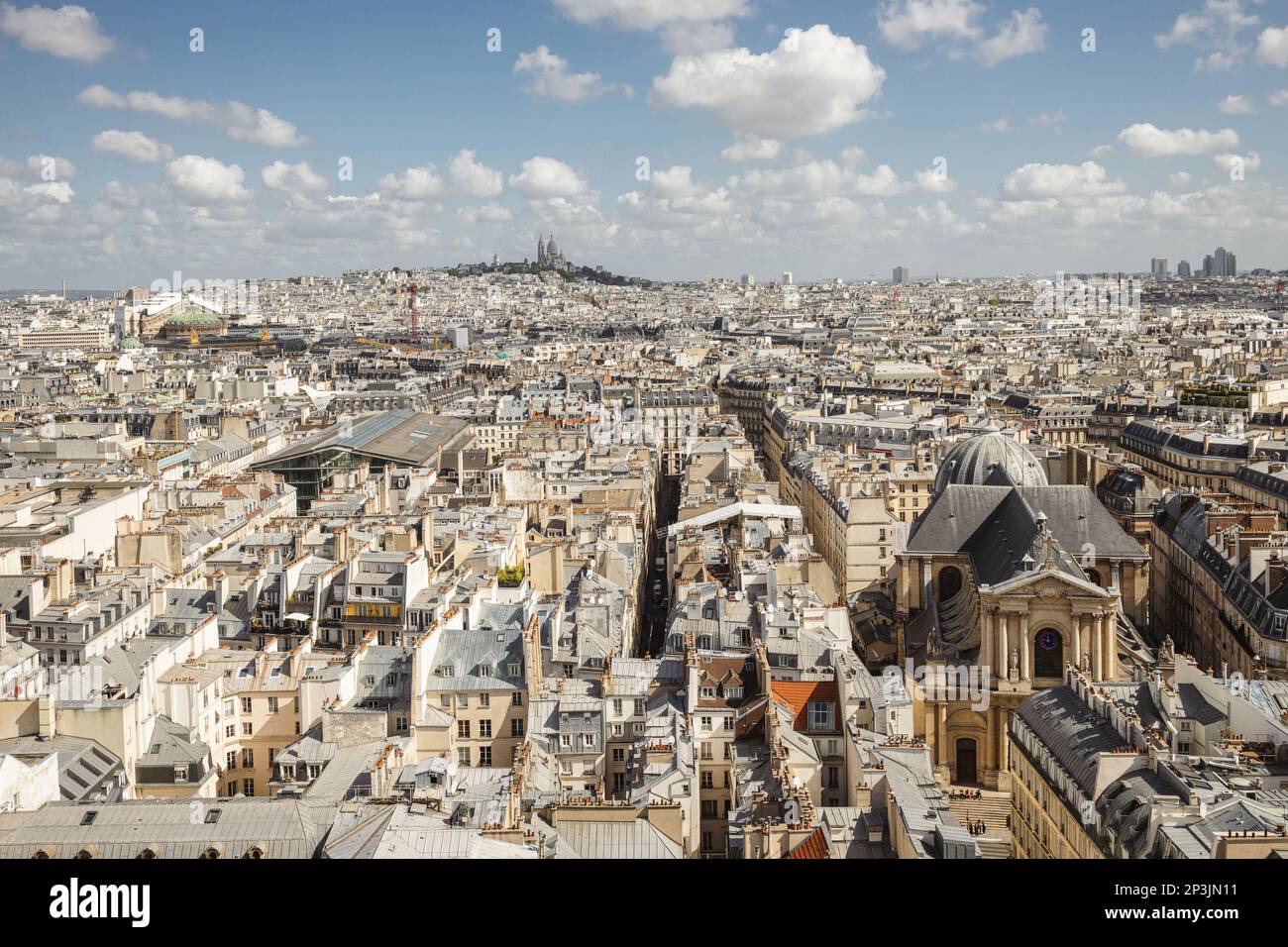 Blick von der Dachterrasse auf Paris im Sommer, Frankreich Stockfoto