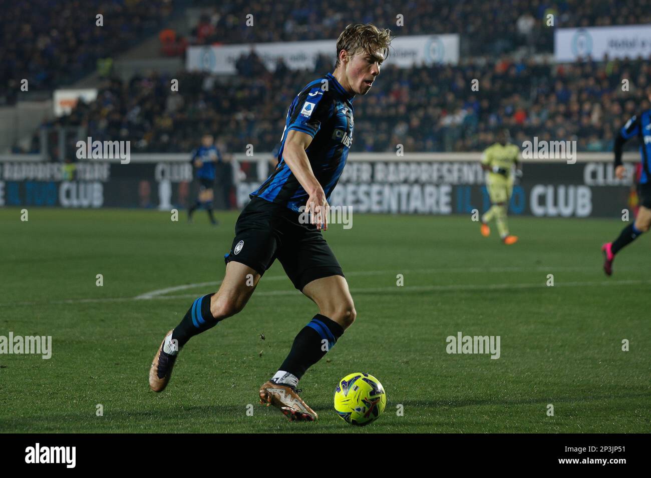 Bergamo, Italien. 4. März 2023. Italien, Bergamo, märz 04 2023: Rasmus Hojlund (Atalanta Stürmer) fährt während des Fußballspiels ATALANTA gegen UDINESE in der zweiten Hälfte in den Strafbereich. Serie A Tim 2022-2023 day25 Gewiss Stadion (Kreditbild: © Fabrizio Andrea Bertani/Pacific Press via ZUMA Press Wire) NUR REDAKTIONELLE VERWENDUNG! Nicht für den kommerziellen GEBRAUCH! Stockfoto